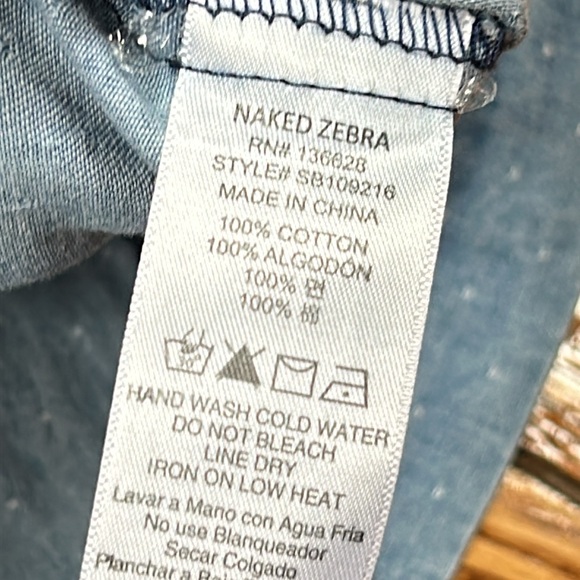 Naked Zebra chambray blue top. Ties in front. Size Small. Good condition - Picture 5 of 11